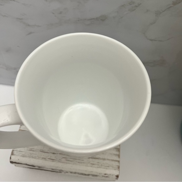 This is an EUC (Not new) Starbucks Coffee/Tea Mug 13 Oz 2014 Red Flower heart - Picture 4 of 4
